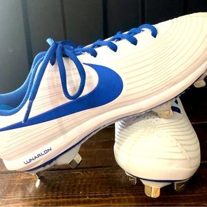 NWOB Nike Women’s Size 8 Hyperdiamond 3 Metal Softball Cleats-Blue & White